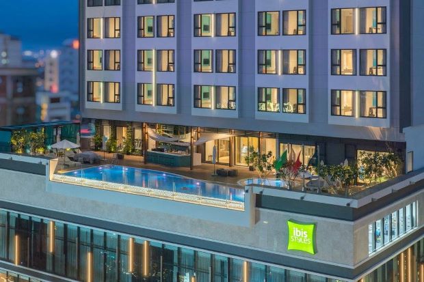 Top 7 khách sạn Nha Trang có hồ bơi đẹp nhất - Ibis Styles Nha Trang