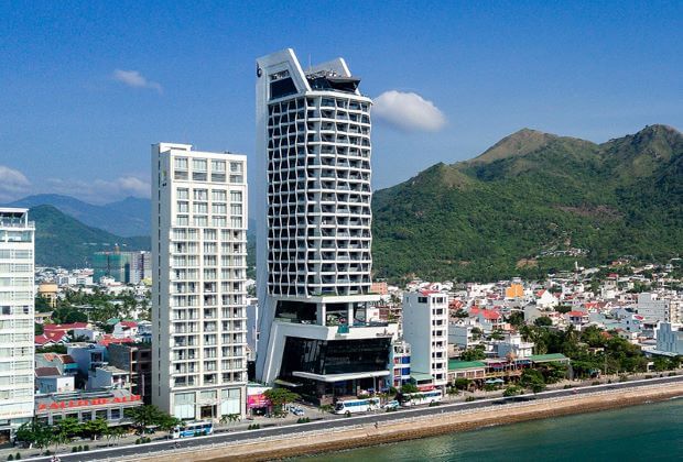 Top 8 khách sạn Nha Trang view biển - Khách sạn Royal Beach Boton Blue Hotel & Spa Nha Trang