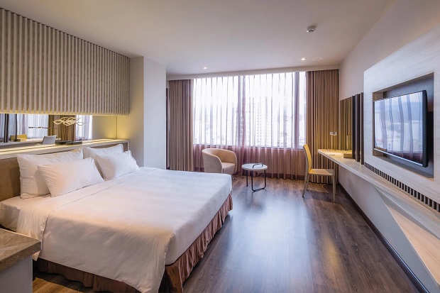 Khách sạn ở Nha Trang giá rẻ có ban công hướng thành phố